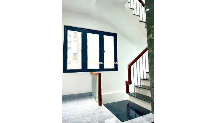 Cho thuê nhà, THANG MÁY, 158m2- 4,5T, Trần Quốc Hoàn, Phạm Tuấn Tài